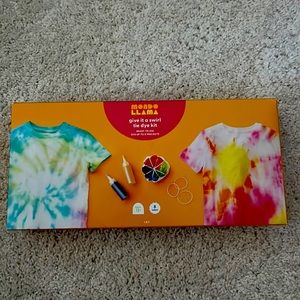 NIB - Ready to use Tye Dye Kit